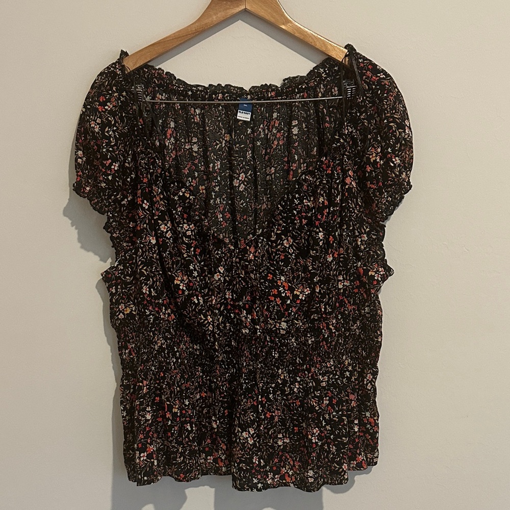 🍁Old Navy Black Floral Blouse